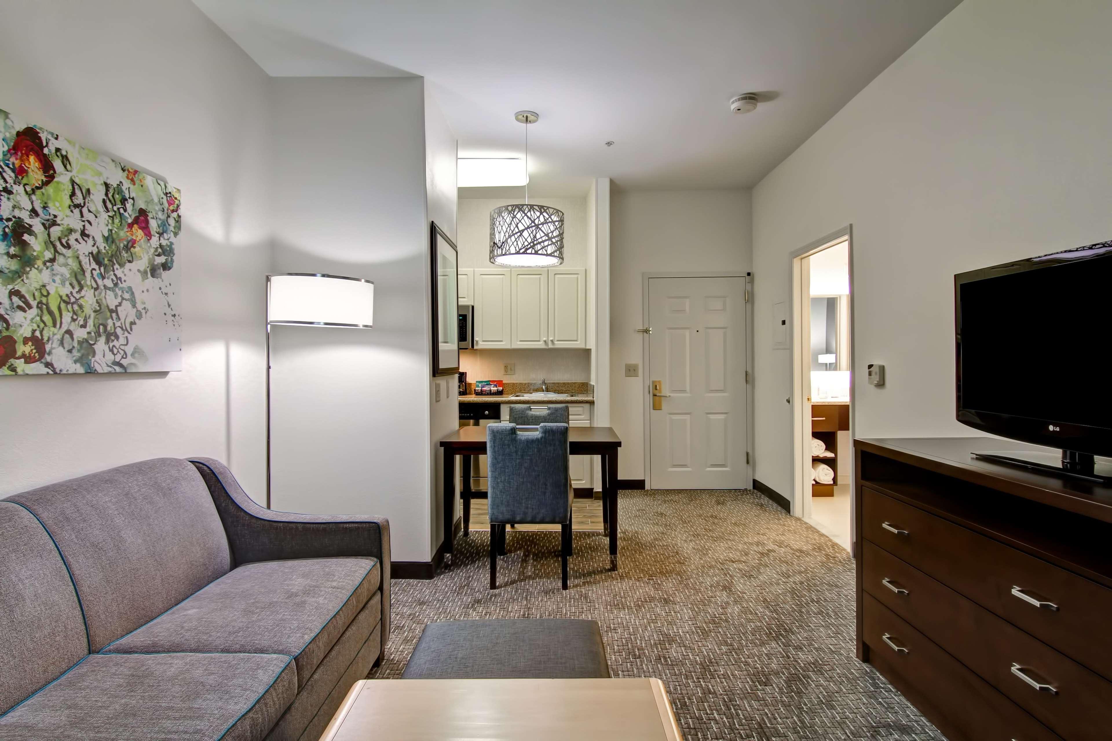 Homewood By Hilton Newark-cranford 3*